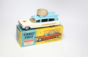 Ambulanza Corgi 437 Superior su telaio Cadillac in scatola originale - quasi come nuova - Foto 1 di 7