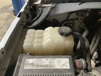 Depósito de refrigerante compatible con 04-09 HUMMER H2 325260 Foto 1 de 4