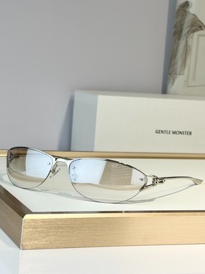 GENTLE MONSTER Futura 02(BRG) Wraparound Sunglasses Silver Frame
