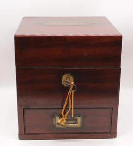 X370 - Antiker Apothekerschrank mit Gläsern, England - Bild 1 von 6