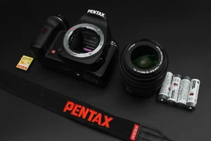 Pentax K-X fotocamera reflex digitale 12,4 MP con obiettivo 18-55 mm, scheda SD 16 GB - numero di otturatori 3337 - Foto 1 di 10