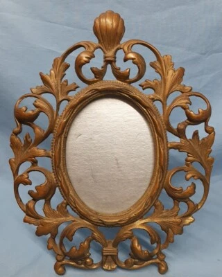 Caballete antiguo vintage de hierro fundido de latón dorado arte ornamentado ovalado marco de fotos Foto 1 de 4