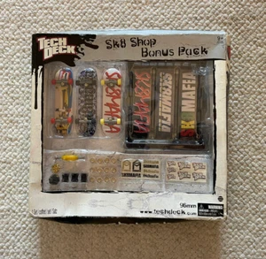 Tech Deck SK8 Shop Bonus Pack 3 Fingerboards mit neuem Rack 96mm NEU - Bild 1 von 2