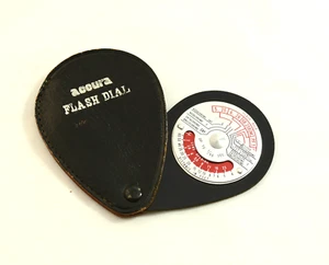 VINTAGE ACCURA CAMERA FLASH DIAL - Picture 1 of 1