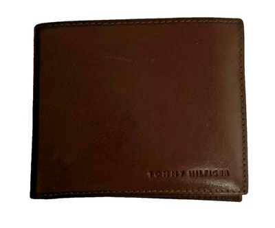 Tommy Hilfiger 男式棕色皮革折叠双折卡通行证 ID 钱包 — 第 1/4 张图片