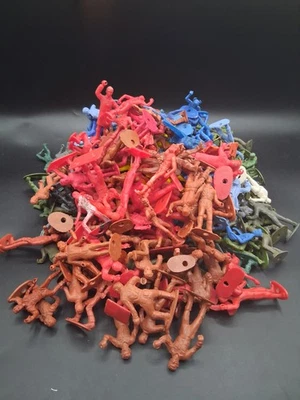 Vintage MPC Ring Hand Soldiers, Pirates,Indians , & More Lot Of 294 - Image 1 of 4