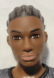 Barbie Ken Fashionista #130 2017 cuerpo delgado afroamericano sin caja - Imagen 1 de 3