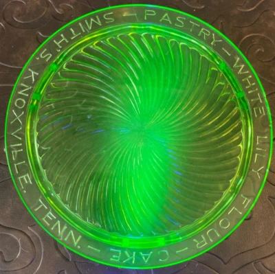 De colección KNOXVILLE TN Vidrio de Uranio PUBLICIDAD HERRERO PANADERÍA HARINA PASTEL PLATO Remolino Foto 1 de 4