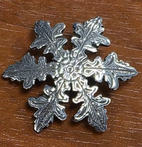 Prendedor/broche pequeño vintage de plata de ley 925 con copo de nieve de vacaciones de Navidad - Imagen 1 de 9