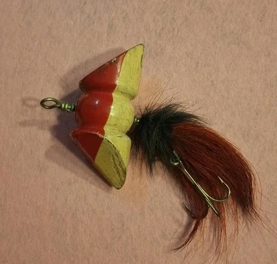 Señuelo Oreno vintage South Bend Whirl rojo blanco con bonitas plumas de cola  Foto 1 de 4