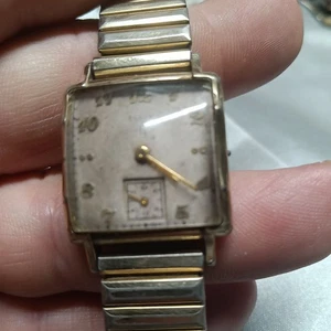 Orologio Elgin 554 17j - Vintage - Funzionante/Ha Bisogno di Servizio E Una Corona!  - Foto 1 di 10