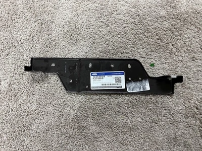 Soporte de parrilla exterior lado izquierdo Ford E350 Super Duty 2008-2019 8C2Z-8269-B Foto 1 de 3