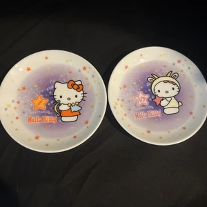 Piatto Hello Kitty Capricorno Zodiaco Mini Sanrio Stelle 2000 4" Vintage - Foto 1 di 4