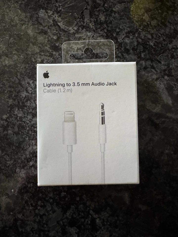 ✅Apple Lightning to 3.5 mm Audio Cable (1.2m) (A1879) NEW/SEALED - SHIPS NOW!!! - Image 1 of 2