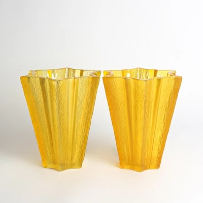 Glas Vasen Belgien Vasenpaar Sternenförmig Art Decó dekorativ Gelb vintage - Bild 1 von 4