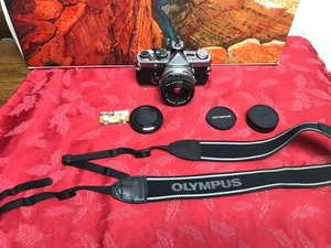 Cámara fotográfica Olympus OM-2N 35mm SLR con lente 50mm F1.8, zapata caliente y baterías nuevas - Imagen 1 de 11