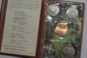 🧭 🇩🇪 GERMANY DDR 5 MARK 1987 - 4 COINS SET IN FOLDER B88 #27 BX4 - Picture 1 of 5