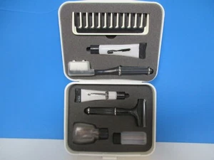 SET TOILETTE DA VIAGGIO CON 7 PEZZI MINI TRAVEL KIT ANNI '80 - Picture 1 of 2