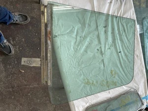 VOLVO AUTOCAR DOOR GLASS PASSENGER RIGHT SIDE 3080775 R - Picture 1 of 2