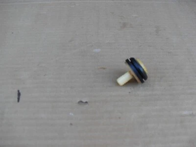 Válvula de retención de refuerzo de freno original Corvette 1963. Chevrolet Corvette 63 solo Foto 1 de 4