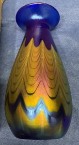 Irisierende Kunstglas Vase Kobaltblau Signiert Magic Sand 8" Hoch Wunderschön - Bild 1 von 5