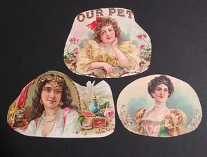 Lote de hermosas perlas para niñas recortadas con etiqueta en relieve dorado publicidad cigarros (cantidad 3) - Imagen 1 de 7