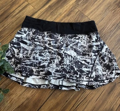 Falda corta Lululemon Circuit Breaker entrelazada blanca alpina negra para mujer 6 Foto 1 de 4