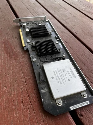 Tarjeta Apple Raid PCIe con batería recargable usada para Mac Pro Foto 1 de 4