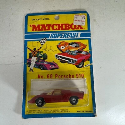 Литой под давлением красный автомобиль Porsche 910 Matchbox SuperFast 68 на карте — треснутый блистер - Изображение 1 из 4