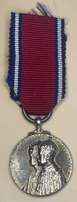 RARE ORIGINAL MINIATURE GREAT BRITAIN UK  1935 KING GEORGE V JUBILEE MEDAL - Image 1 of 4