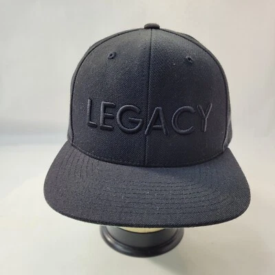 Boné de beisebol masculino bordado The Classics Yupoong Legacy preto Snapback - Imagem 1 de 4