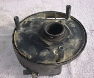 2001 YAMAHA 1100 V Star XVS1100 Air Cleaner Filter Box Backing Plate Plastic OEM - Picture 1 of 8