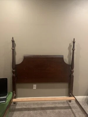 Cama de arroz con cuatro carteles tallada tamaño queen o completo convertible vintage. Foto 1 de 4