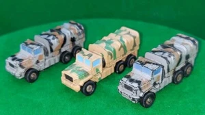 Lotto di 3 micro macchine M923 5 tonnellate camion merci militare vintage 1995 grigio mimetico - Foto 1 di 13
