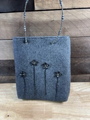 Cartera sin asas vintage hecha a mano de fieltro de lana, cierre magnético, cuentas florales Foto 1 de 4