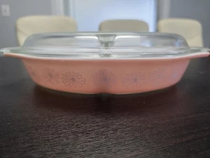 vintage PYREX pink daisy divided casserole dish lid 1.5 quart retro serving - Picture 1 of 8
