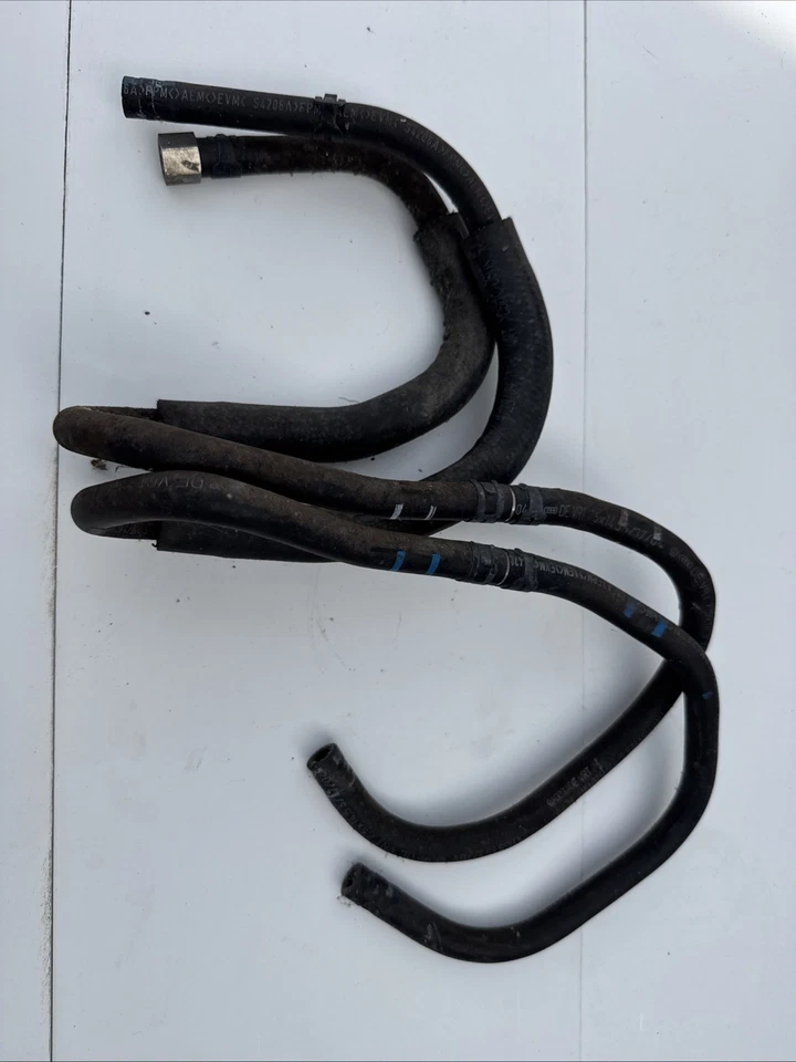 Manguera de combustible Audi 4D0201404 S6 A8 S8 A8L D2 C5 4,2 L 5 V OEM Foto 1 de 1