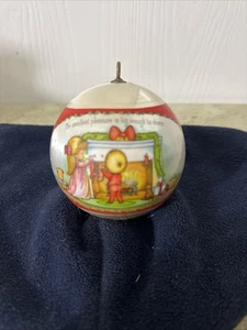 Vintage 1979 Hallmark Shrink Wrapped Satin Christmas Ornament Boy & Girl Fireplace - Bild 1 von 4