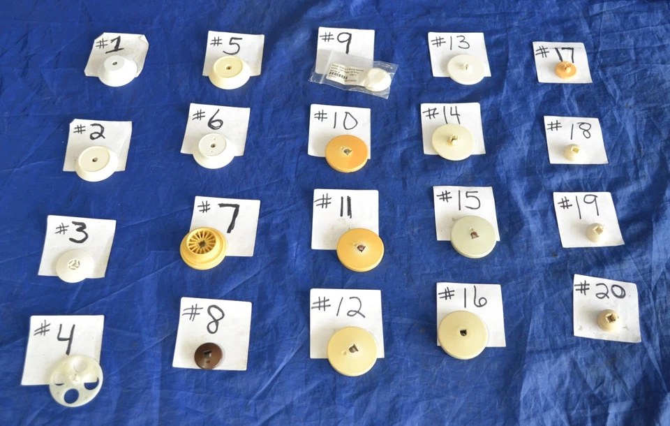 SPOOL CAP, ISPOOL HOLDER FOR SINGER AND OTHER SEWING MACHINES USED & NEW - Image 1 of 1