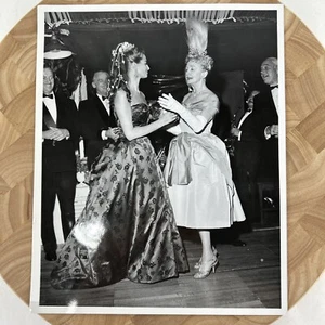 vtg hollywood press photo black white 8x10 hedda hopper david niven party - Picture 1 of 8