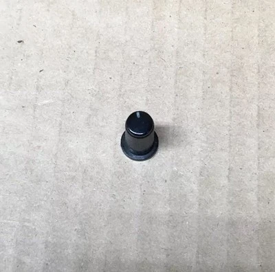 Кнопка управления переключателем радиоприемника Audi 4000 от оригинального производителя - Изображение 1 из 4