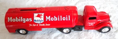 ERTL 1937 Ford Tractor/Tanker Bank w/ Key Mobil Limited Edition #9971 - Image 1 of 4
