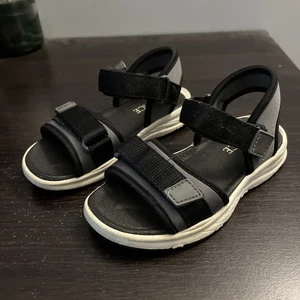 The Children’s Place Gray Sandals Boys 9 - Picture 1 of 5