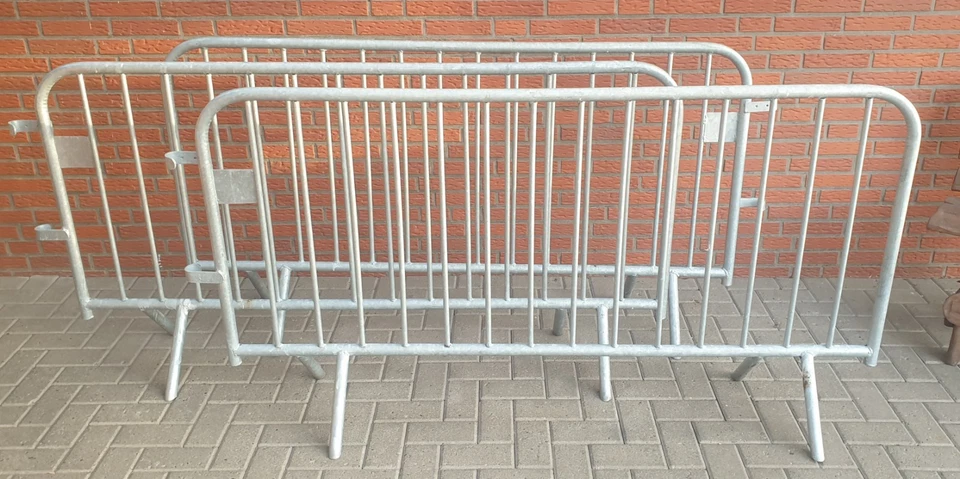 3X Absperrung Absperrgitter Demogitter Mobilzaun Absperrzaun - Bild 1 von 4