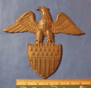 VINTAGE HEAVY BRASS PATRIOTIC EAGLE WITH 13 STARS AND BARS IN SHIELD 1960S 70S - Picture 1 of 3