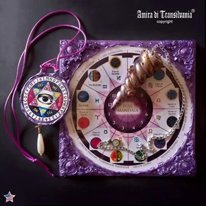 Ouija Board Planchette Psichica Altare Magico Mandala Pendolo Amuleto Talismano Stella - Foto 1 di 24