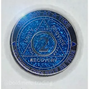 Moneda con chip de sobriedad AA medallón azul plateado medallón de 2 años - Imagen 1 de 6