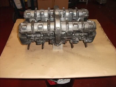 Cabeza de cilindro Kawasaki ZR750 Zephyr década de 1990 Foto 1 de 4