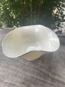 Vintage Lenox Devon Collection 3-eckige Bonboniere Elfenbein Platin Kanten Bone China - Bild 1 von 5