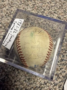 New York Yankees 1981-82 Team Signed Ball, Mattingly & Case - Picture 1 of 8